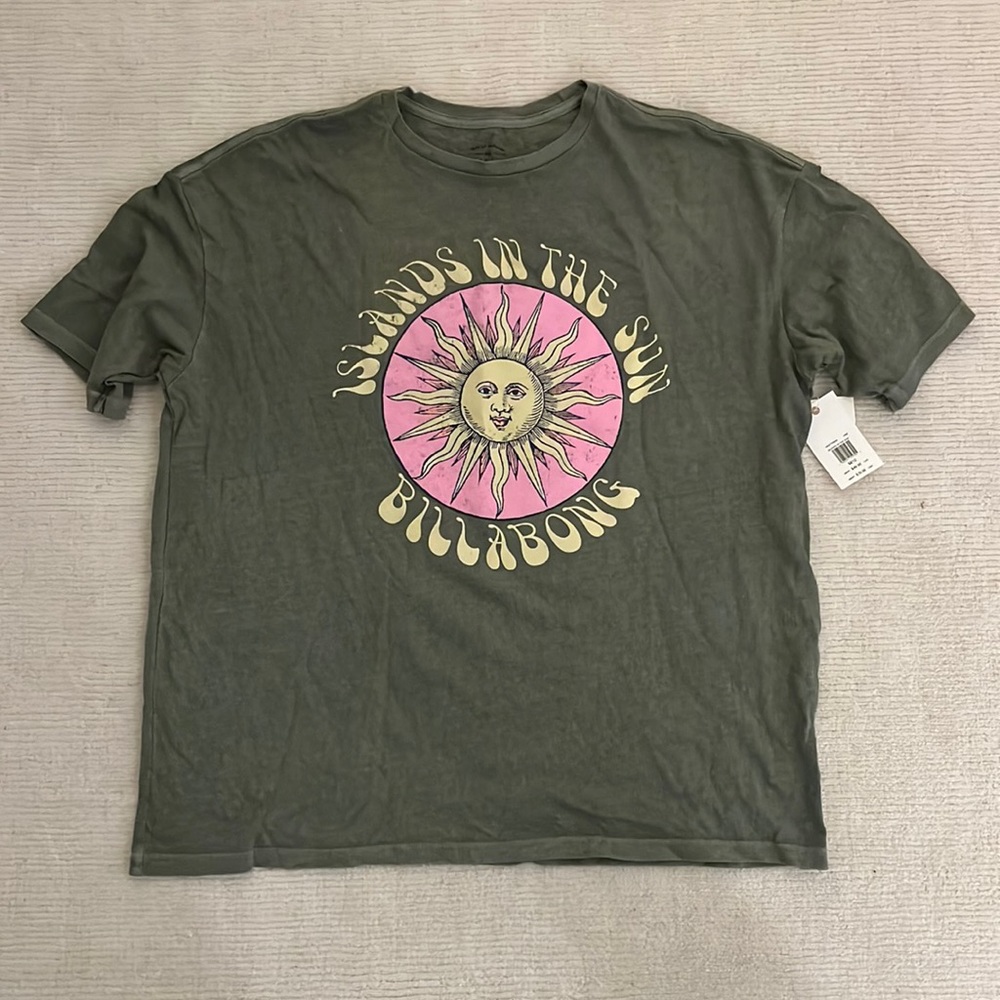 billabong graphic tee💚